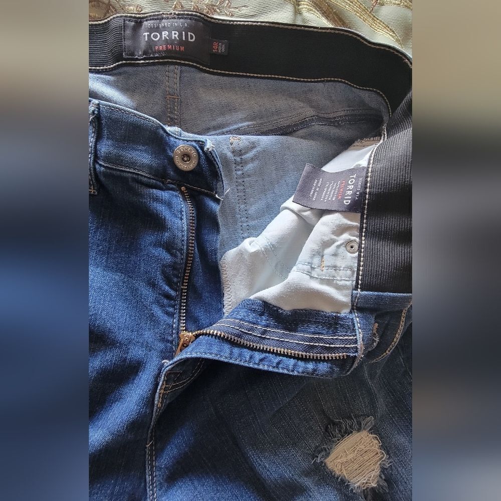 Torrid Sky High Skinny distressed jeans - Picture 3 of 14